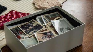 「思い出の品が捨てられない」人へ。宝物はみかん箱1つ分残す